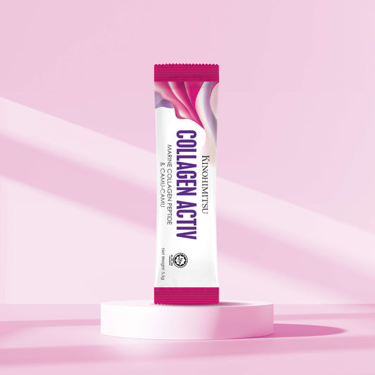 Kinohimitsu Collagen Activ sachet on a pink background, labeled 'Marine Collagen Peptide & Camu-Camu', promoting skin health. Kinohimitsu Collagen Activ stick on a pink pedestal, featuring marine collagen peptide and camu-camu ingredients, promoting skin health and beauty.